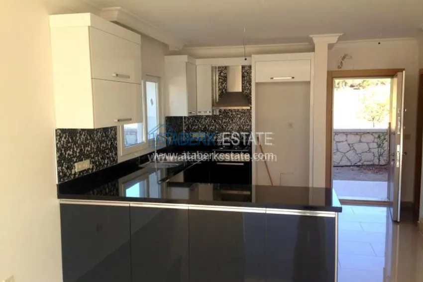 Двухэтажный дом с видом на море в Чифтликёе 3 