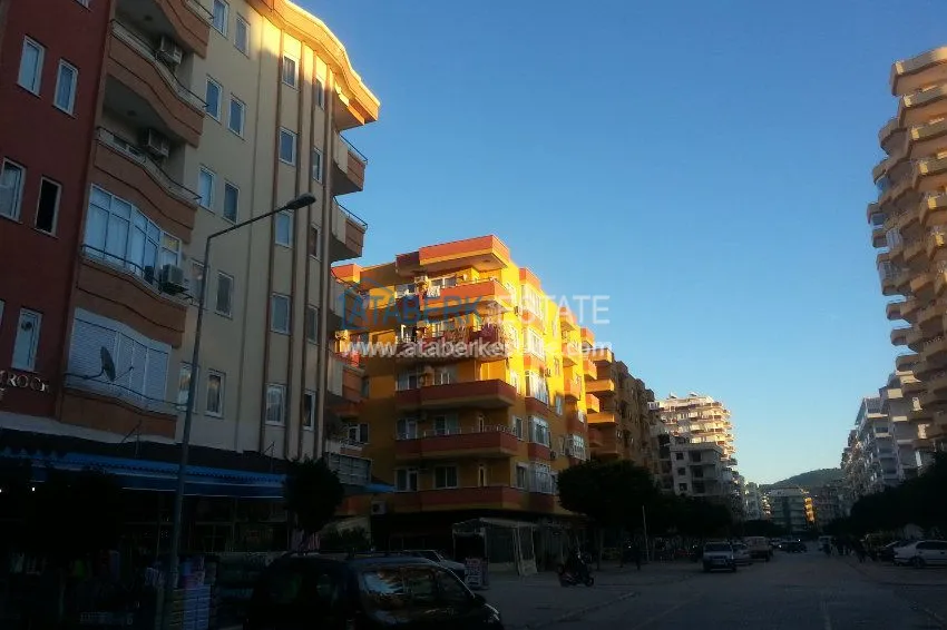 Недорогое предложение просторной трехкомнатной квартиры в самом центре популярного района Махмутлар 4 