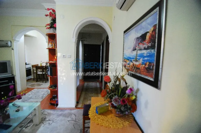 Двухкомнатная с выходом в сад в центре города Алания. 4 