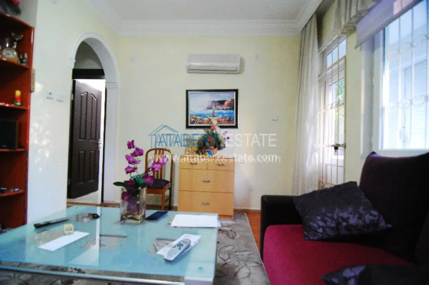 Двухкомнатная с выходом в сад в центре города Алания. 5 