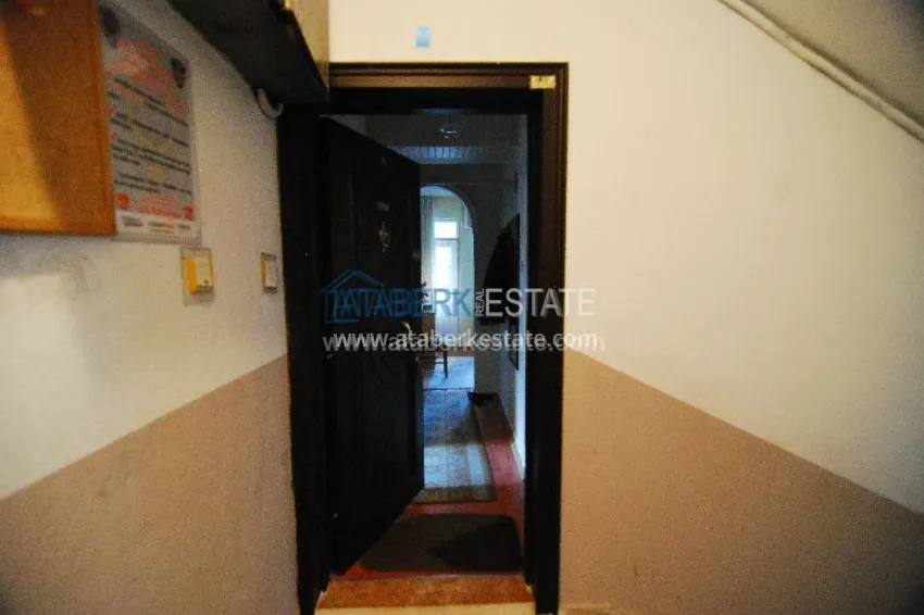 Двухкомнатная с выходом в сад в центре города Алания. 12 