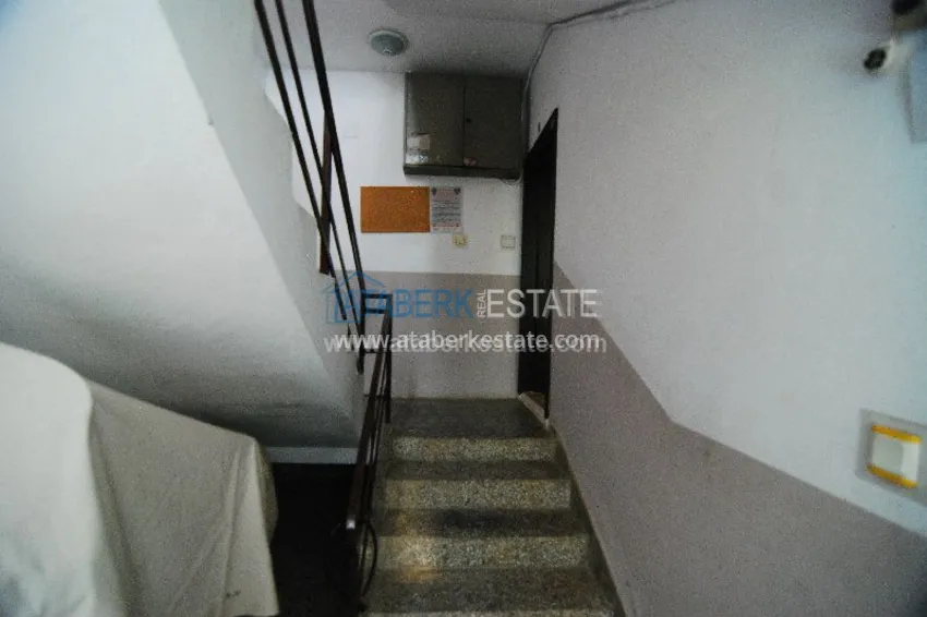 Двухкомнатная с выходом в сад в центре города Алания. 13 