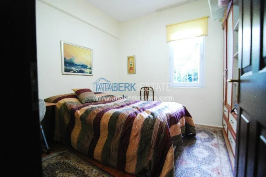 Двухкомнатная с выходом в сад в центре города Алания. 14 