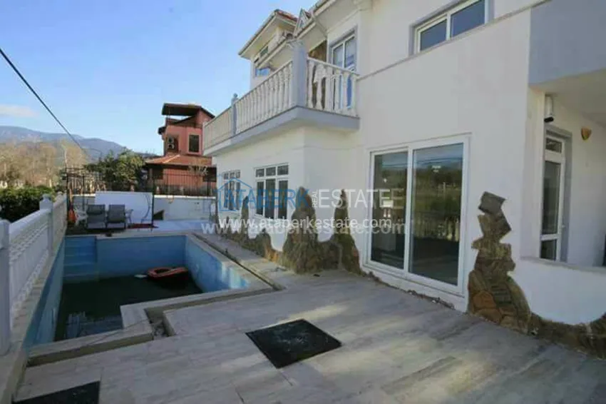 Four bedroom villa by the sea at a very low price! 4 