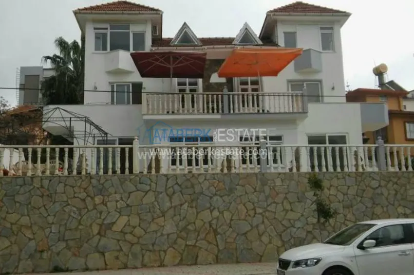 Four bedroom villa by the sea at a very low price! 5 
