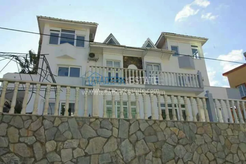 Four bedroom villa by the sea at a very low price! 8 