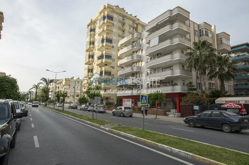 Просторная 2+1 после ремонта в городском доме на проспекте Барбаросса 5 