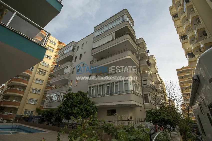 Просторная 2+1 после ремонта в городском доме на проспекте Барбаросса 6 