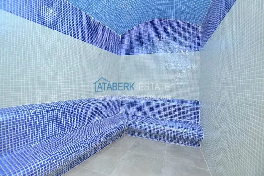 One-bedroom apartment in a complex with an indoor pool in Kargicak 6 