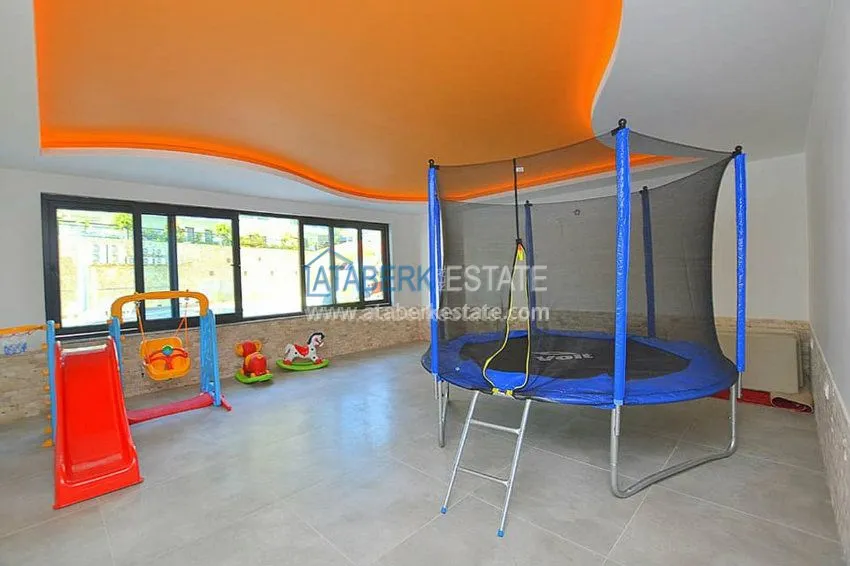 One-bedroom apartment in a complex with an indoor pool in Kargicak 7 