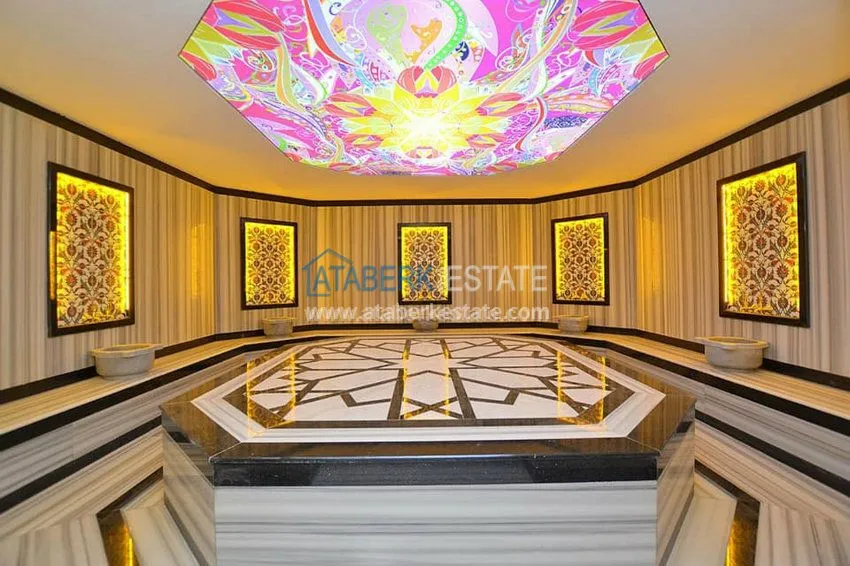 One-bedroom apartment in a complex with an indoor pool in Kargicak 12 