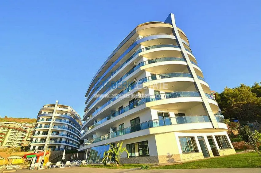 One-bedroom apartment in a complex with an indoor pool in Kargicak 15 