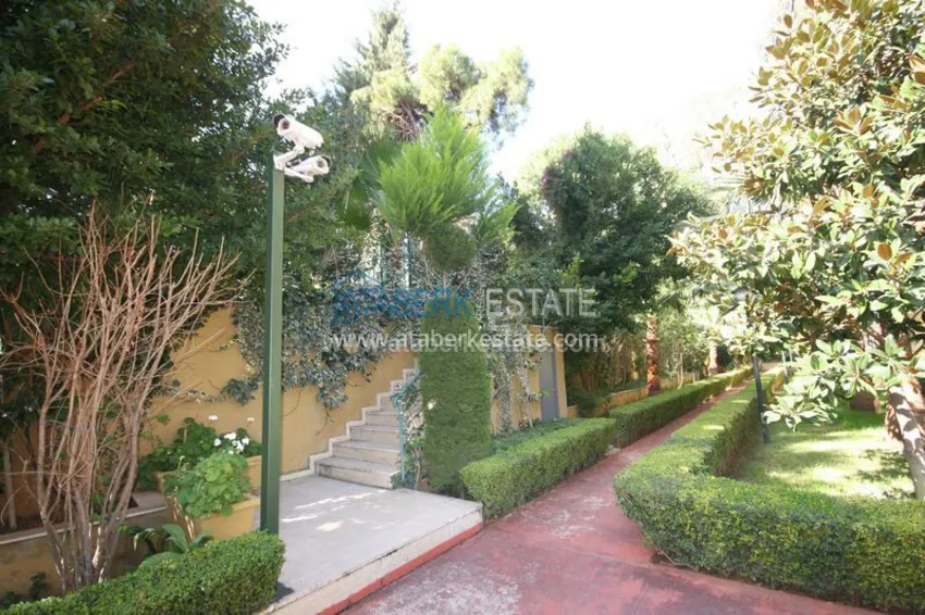 Spacious 3+1 apartment in a luxury complex in the center of Alanya 26 