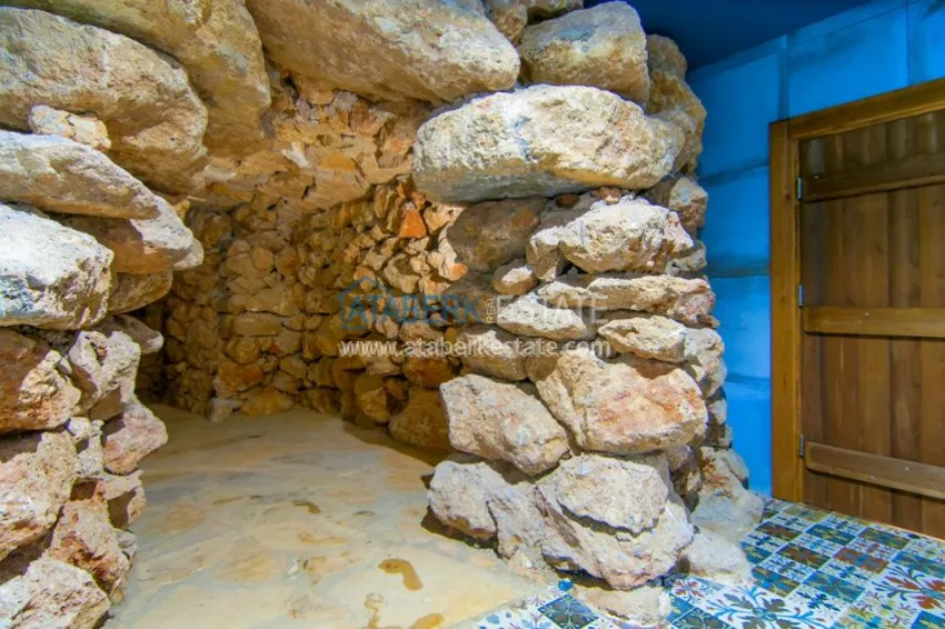 Complex with hotel infrastructure near the university and school 17 