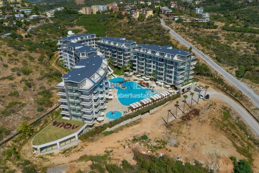 Complex with hotel infrastructure near the university and school 32 