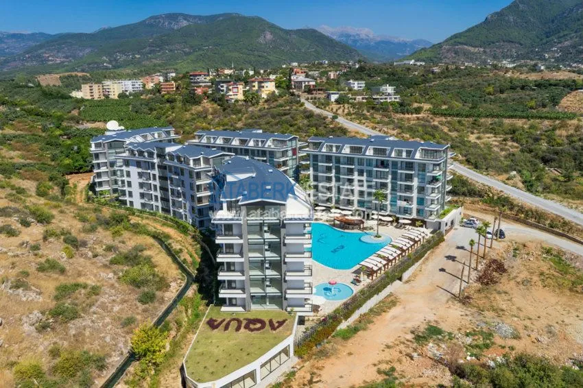 Complex with hotel infrastructure near the university and school 33 