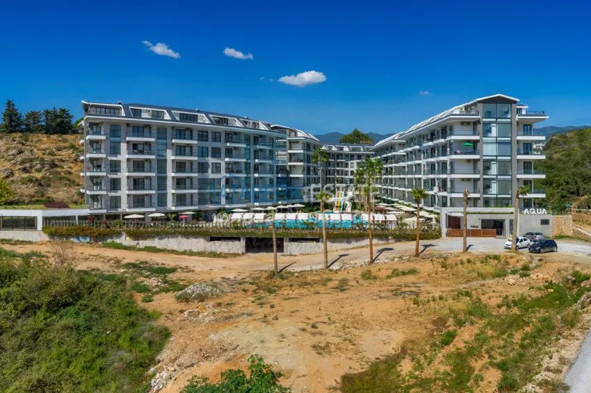 Complex with hotel infrastructure near the university and school 36 