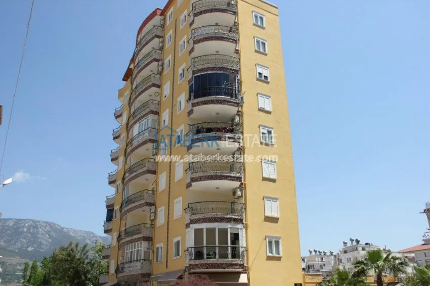 Квартира на третьем этаже в доме с бассейном 5 