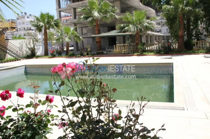 Квартира на третьем этаже в доме с бассейном 8 