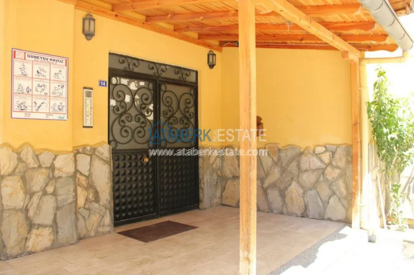 Квартира на третьем этаже в доме с бассейном 10 