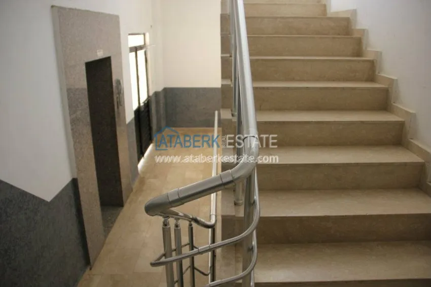 Квартира на третьем этаже в доме с бассейном 11 