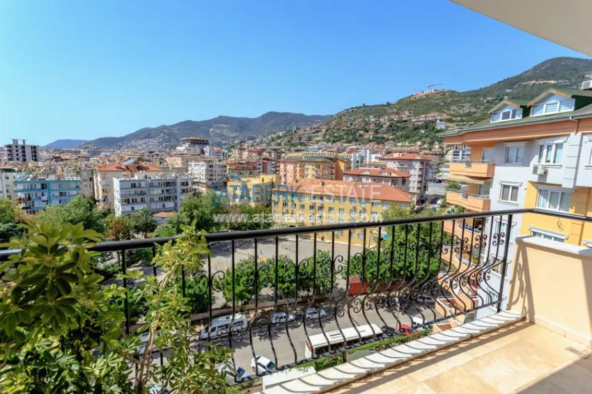 4+1 duplex with stunning views of the sea and the fortress in the center of Alanya 1 
