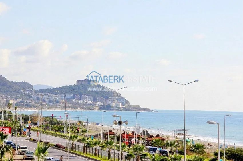 Трехкомнатная квартира на первой береговой линии, с видом на море по умеренной цене. 1 