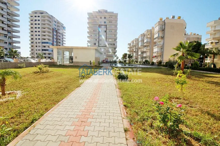 Просторная квартира с двумя спальнями и отдельной кухней от собственника в Махмутларе. Всего 70 м до моря! 2 