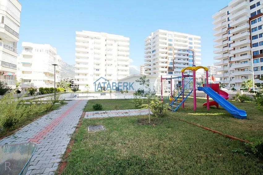 Просторная квартира с двумя спальнями и отдельной кухней от собственника в Махмутларе. Всего 70 м до моря! 3 