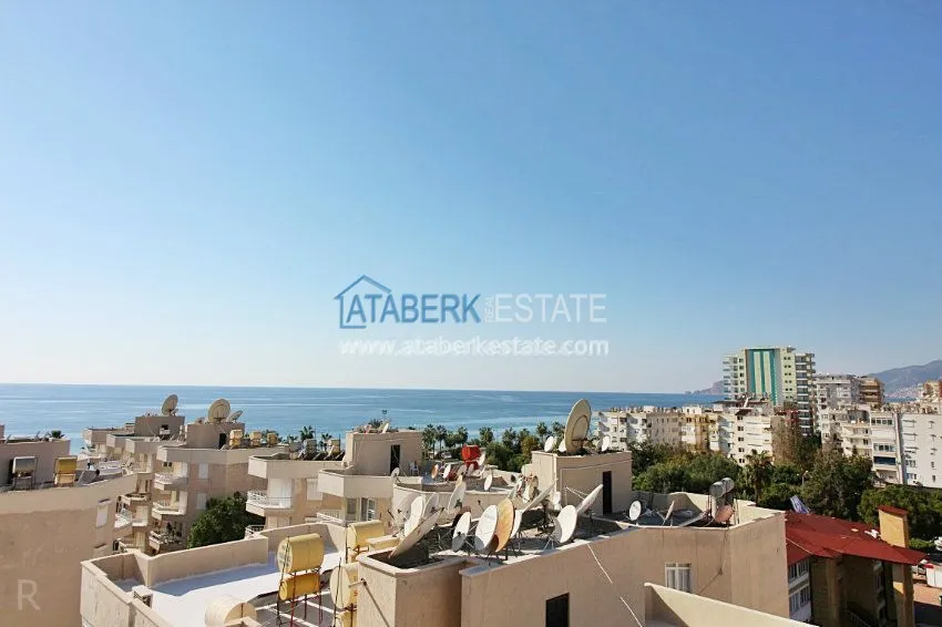 Просторная квартира с двумя спальнями и отдельной кухней от собственника в Махмутларе. Всего 70 м до моря! 4 