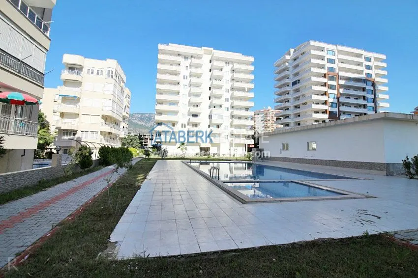 Просторная квартира с двумя спальнями и отдельной кухней от собственника в Махмутларе. Всего 70 м до моря! 7 