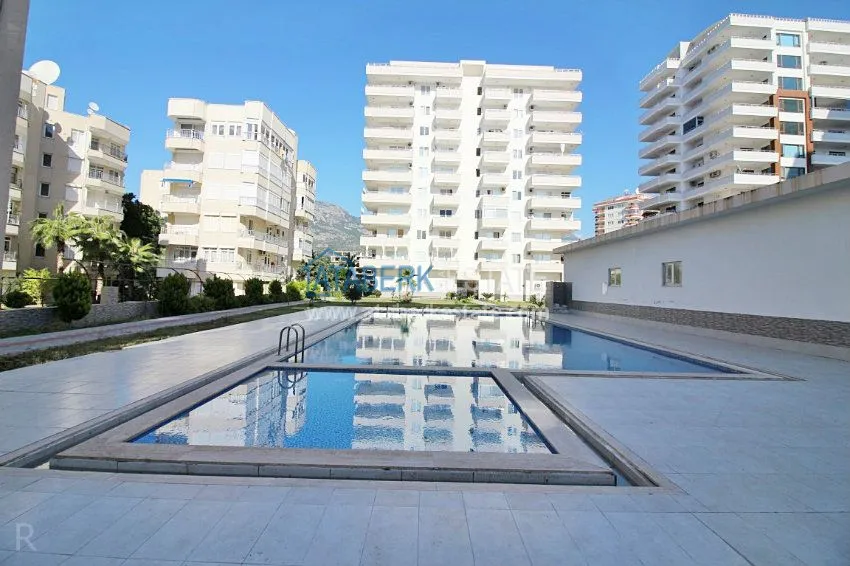 Просторная квартира с двумя спальнями и отдельной кухней от собственника в Махмутларе. Всего 70 м до моря! 8 