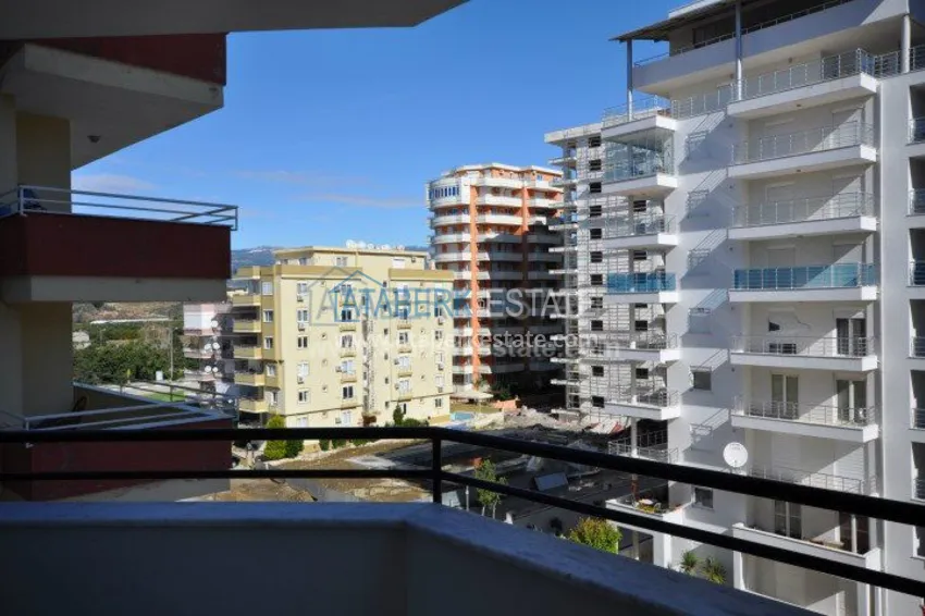 Недорогая трехкомнатная квартира в комплексе в Махмутларе от собственника 18 