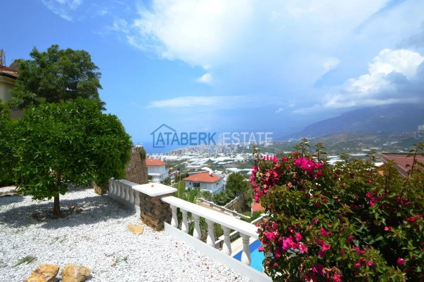 Уникальное предложение отдельного котеджа у самого моря с земельным участком 5 