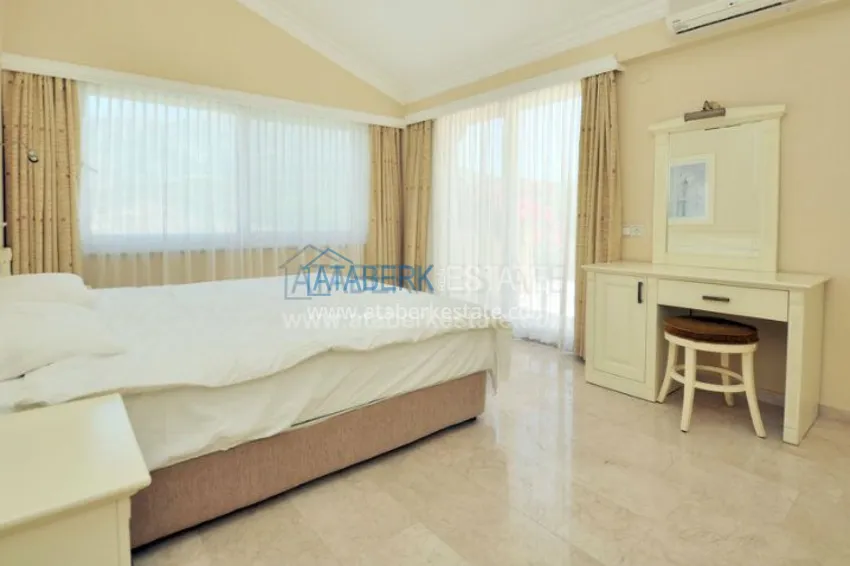 Уникальное предложение отдельного котеджа у самого моря с земельным участком 13 