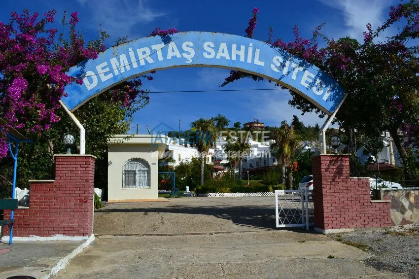 Уникальное предложение отдельного котеджа у самого моря с земельным участком 17 