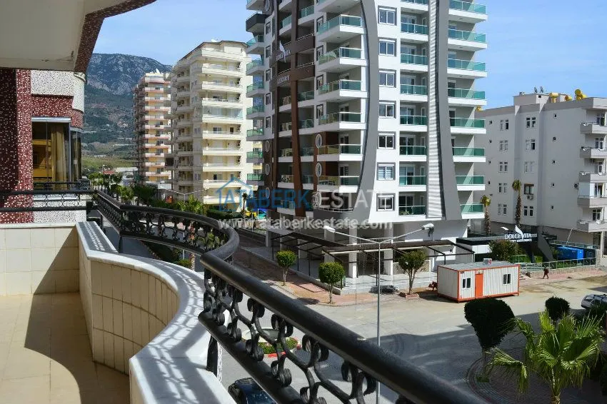 Просторная квартира с тремя спальнями в ухоженном комплексе от собственника 21 