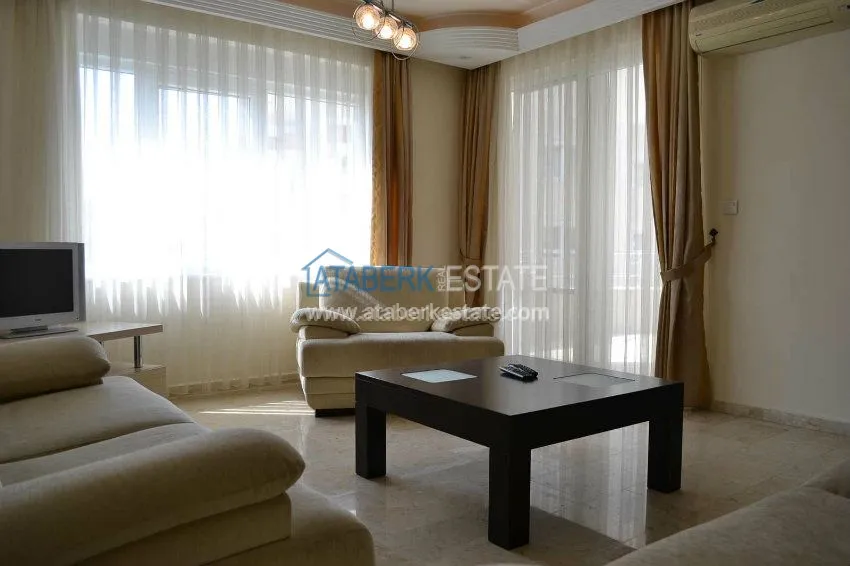 В прямой близости от моря шикарная трехкомнатная  меблированная квартира. 42 