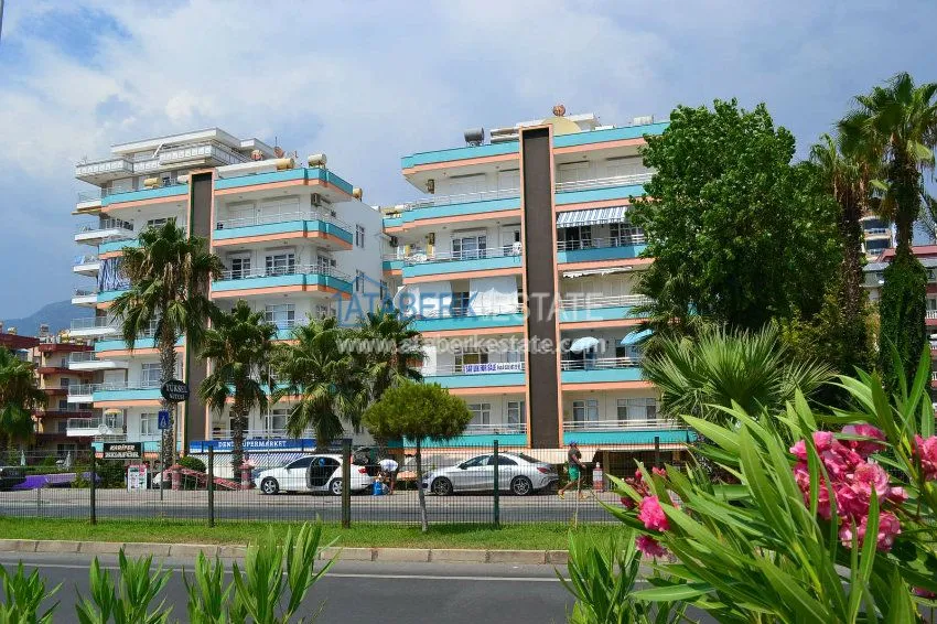 Квартира с ремонтом на первой береговой линии в Махмутларе 9 