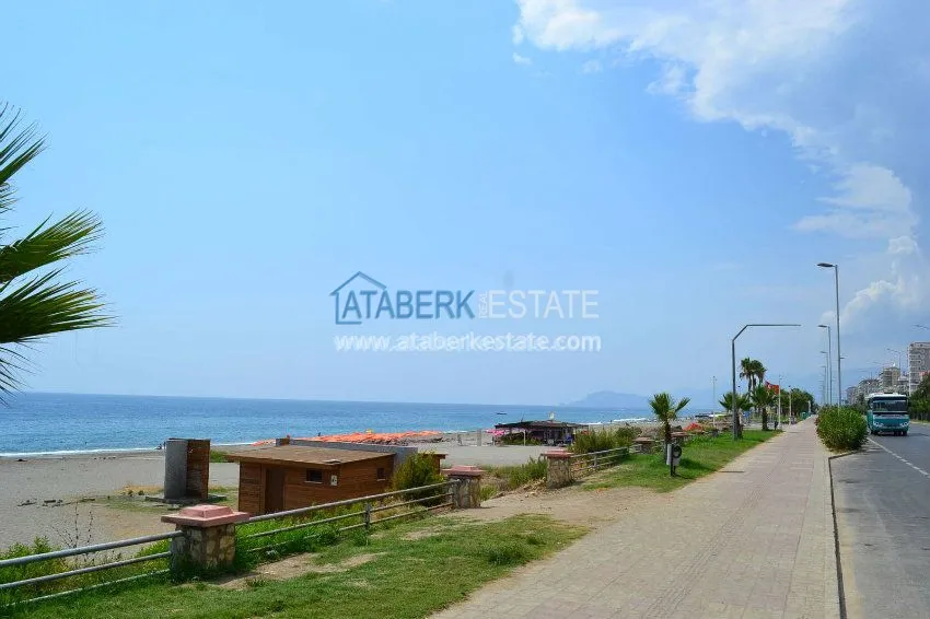 Квартира с ремонтом на первой береговой линии в Махмутларе 12 