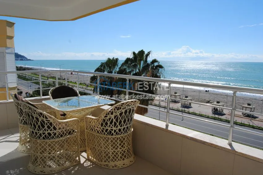 Квартира с ремонтом на первой береговой линии в Махмутларе 18 