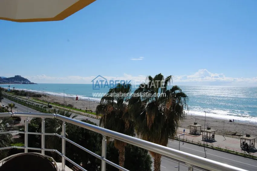 Квартира с ремонтом на первой береговой линии в Махмутларе 19 