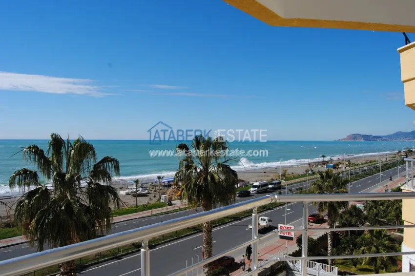 Квартира с ремонтом на первой береговой линии в Махмутларе 23 