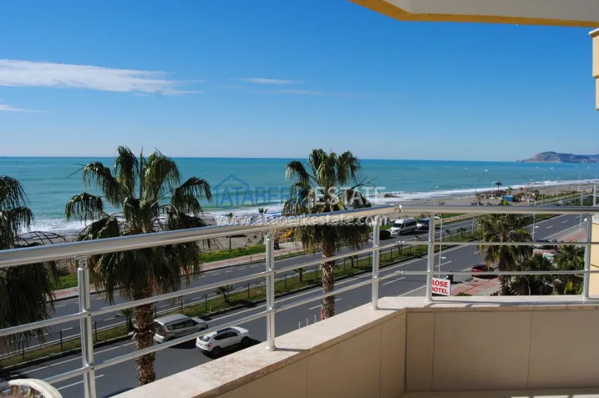 Квартира с ремонтом на первой береговой линии в Махмутларе 26 