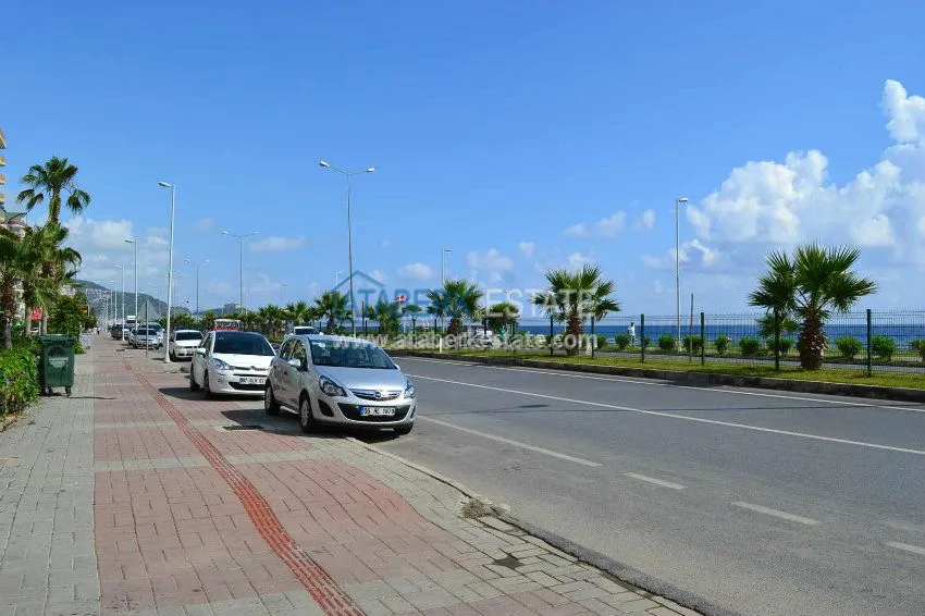 Квартира с ремонтом на первой береговой линии в Махмутларе 27 