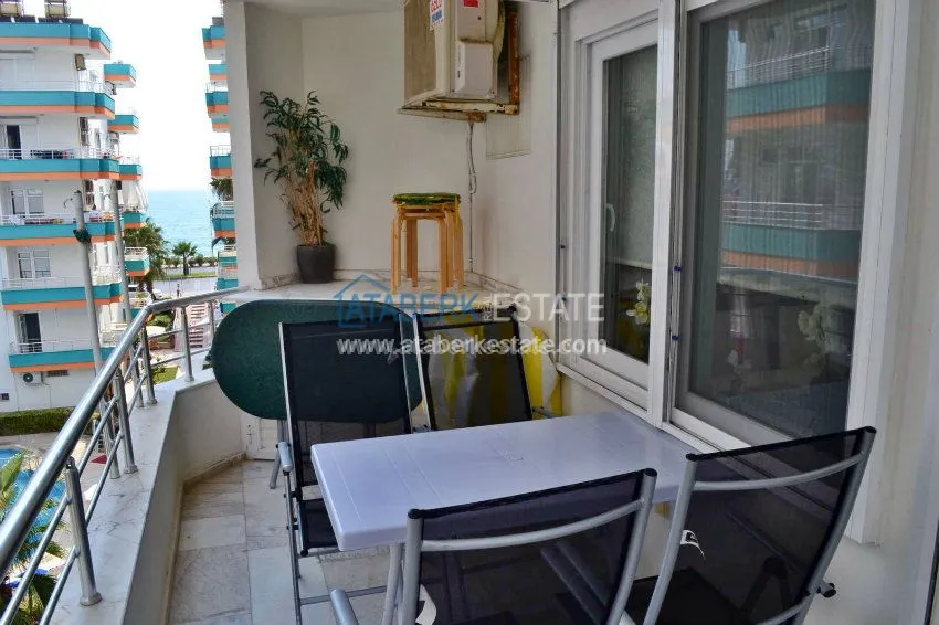 Квартира с ремонтом на первой береговой линии в Махмутларе 32 