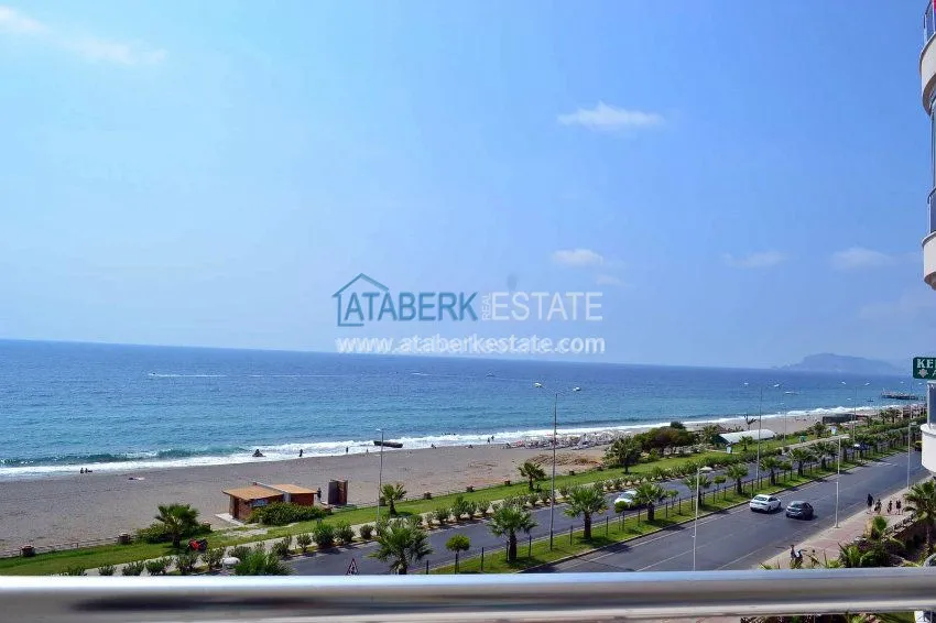 Апартаменты 2+1 в комплексе на первой береговой линии. 12 