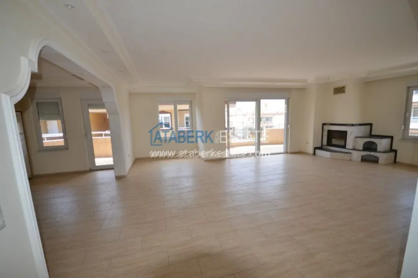 Spacious penthouse in a prestigious area from the owner 12 