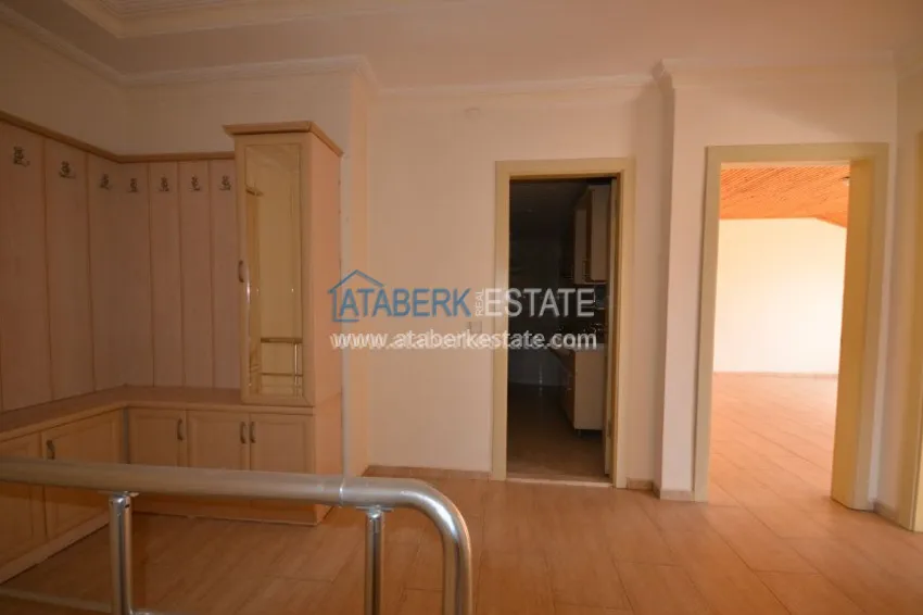 Spacious penthouse in a prestigious area from the owner 27 