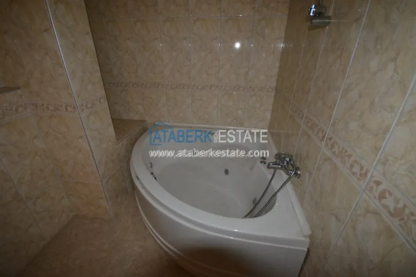 Spacious penthouse in a prestigious area from the owner 30 